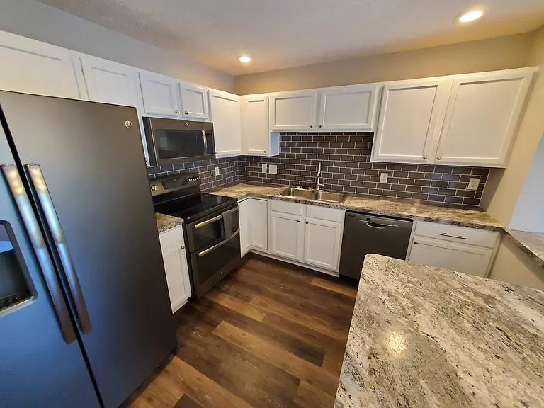 372 Angela Ln — Photo 3