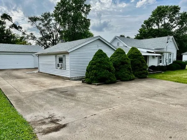 311 E Collett St, Oakwood, IL 61858