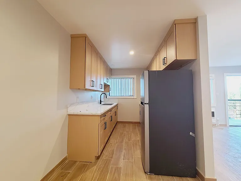 1819 S Manhattan Pl — Photo 3