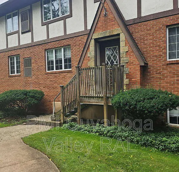 1516 W Market St #11 — Photo 3