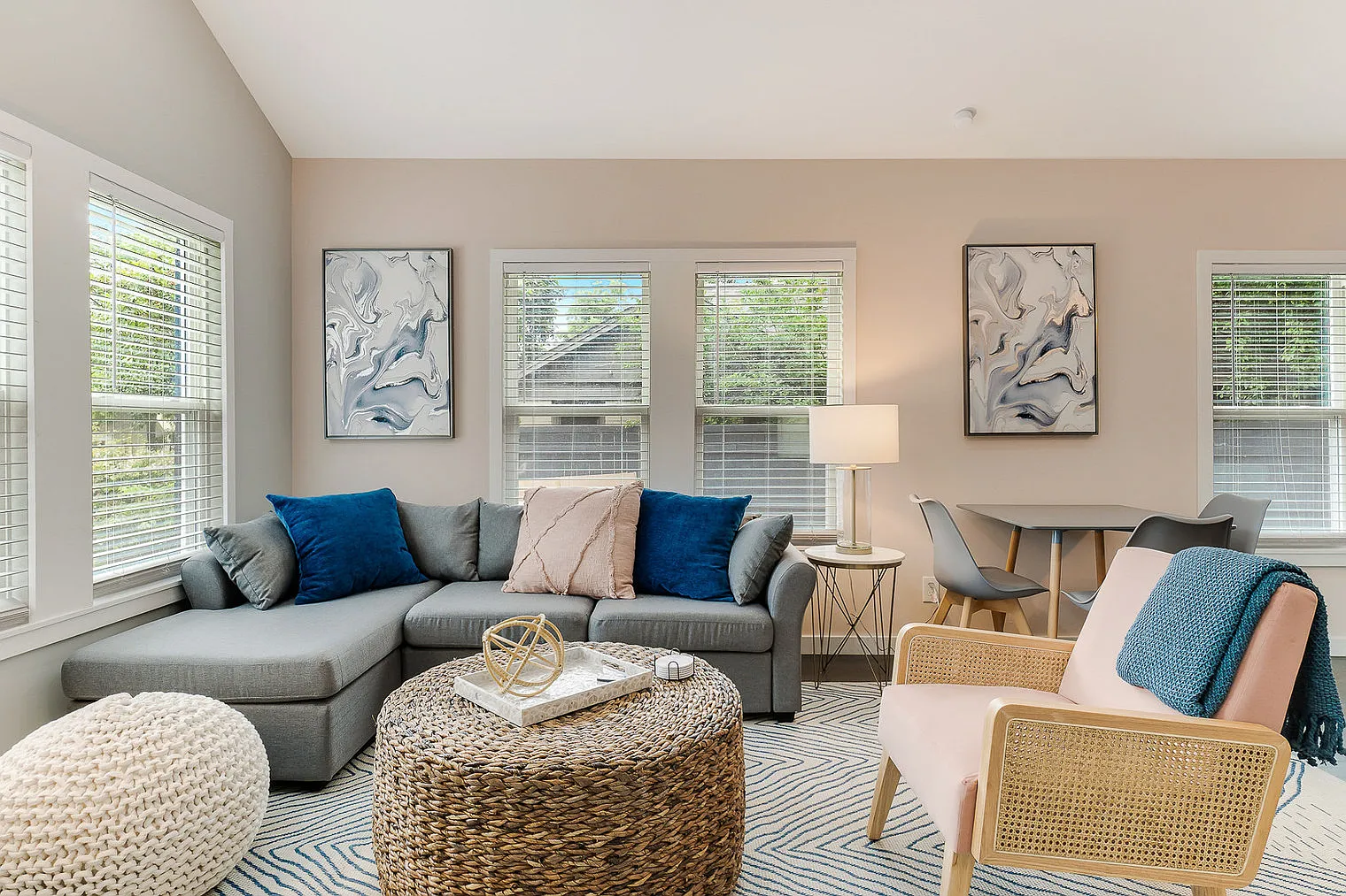 2 bed, 2.0 bath, 1140 sqft, $3,817 — Photo 2