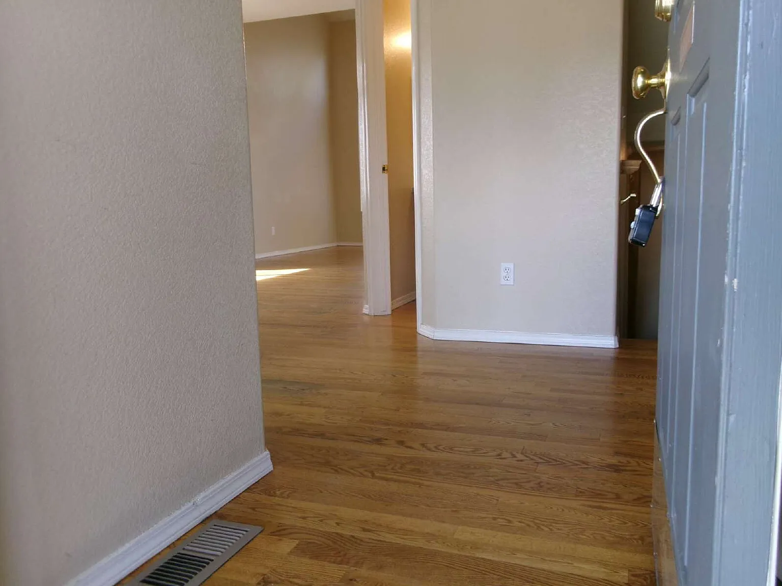 3 bed, 2.5 bath, 2298 sqft, $2,245 — Photo 4