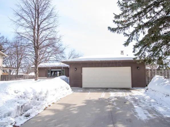 2849 Evergreen Rd N, Fargo, ND 58102