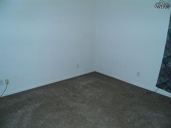 4th image of 211 E Garden Dr