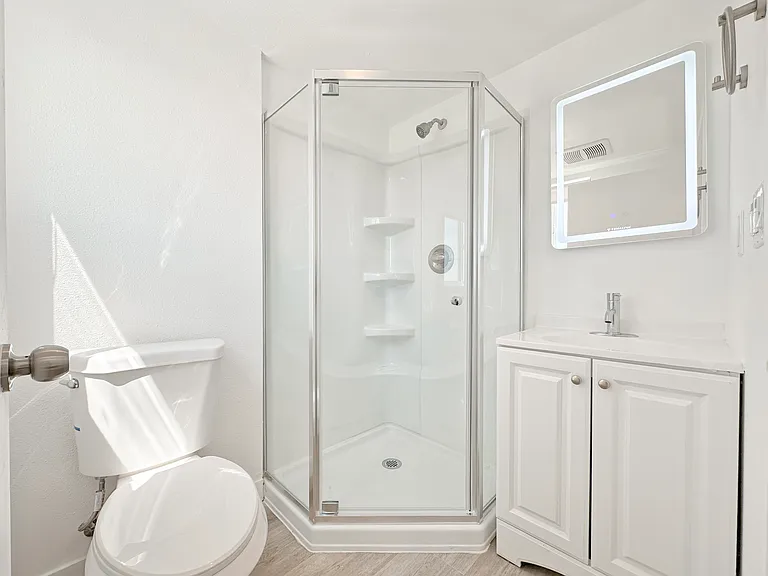 1363 W 35th St #9 — Photo 14
