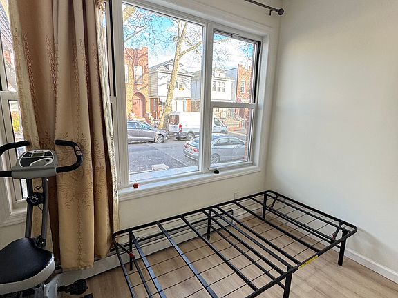 5th image of 1632 W 4th St #1R