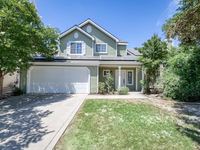 1892 E Goshen Ave, Fresno, CA, 93720