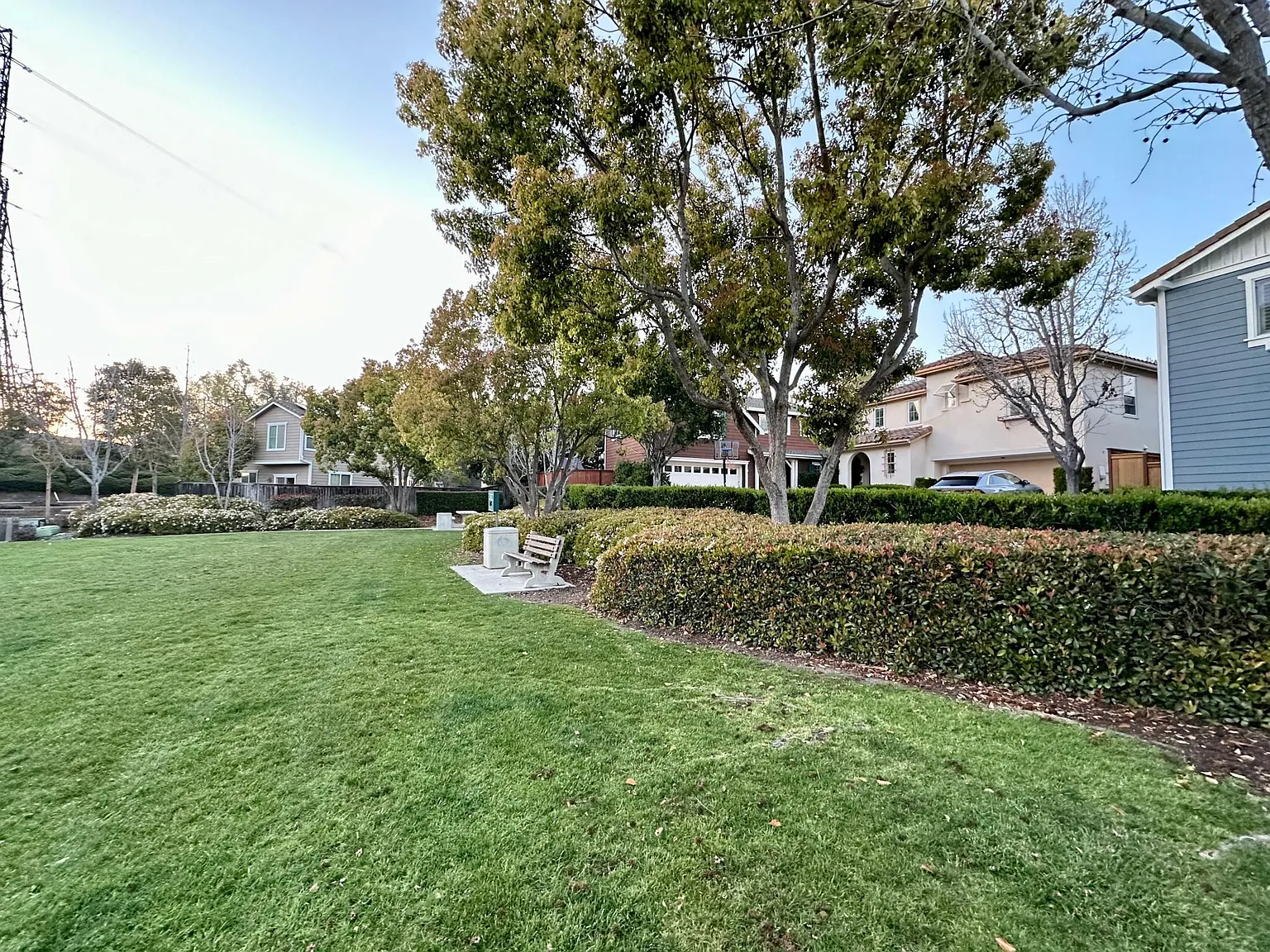 3 bed, 2.5 bath, 1600 sqft, $5,200 — Photo 3