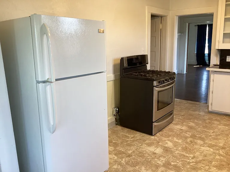327 Grant St — Photo 6