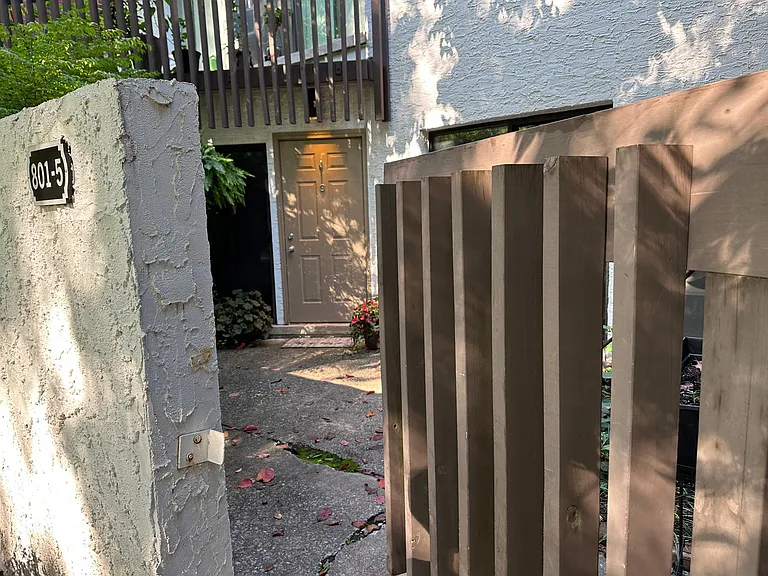 801 Stratford Dr #5 — Photo 1
