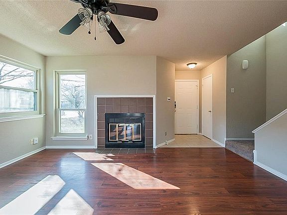 3rd image of 801 Meadowcreek Dr