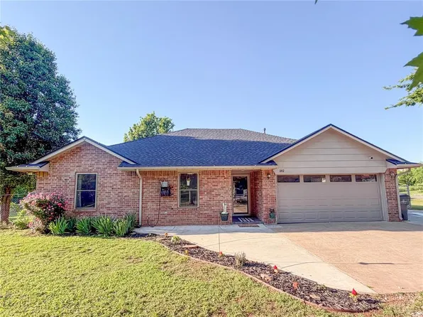 202 W 1st St, Wanette, OK 74878