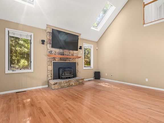 3rd image of 41 George Hill Rd