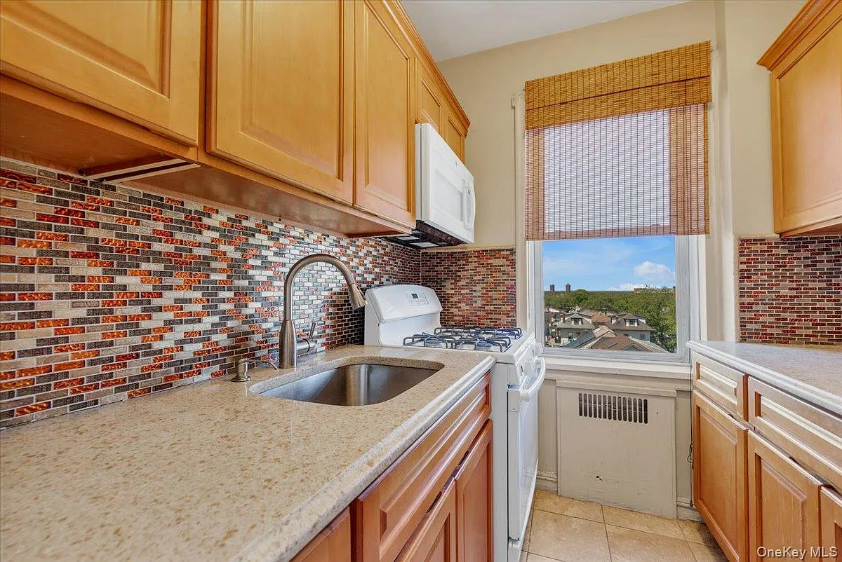 1 bed, 1.0 bath, $2,100 — Photo 3