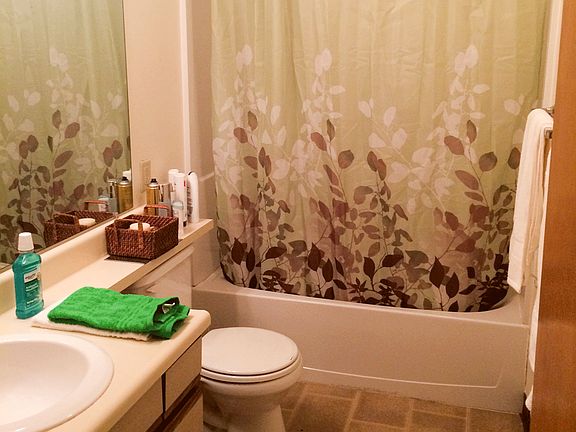 Large Bathroom with build in