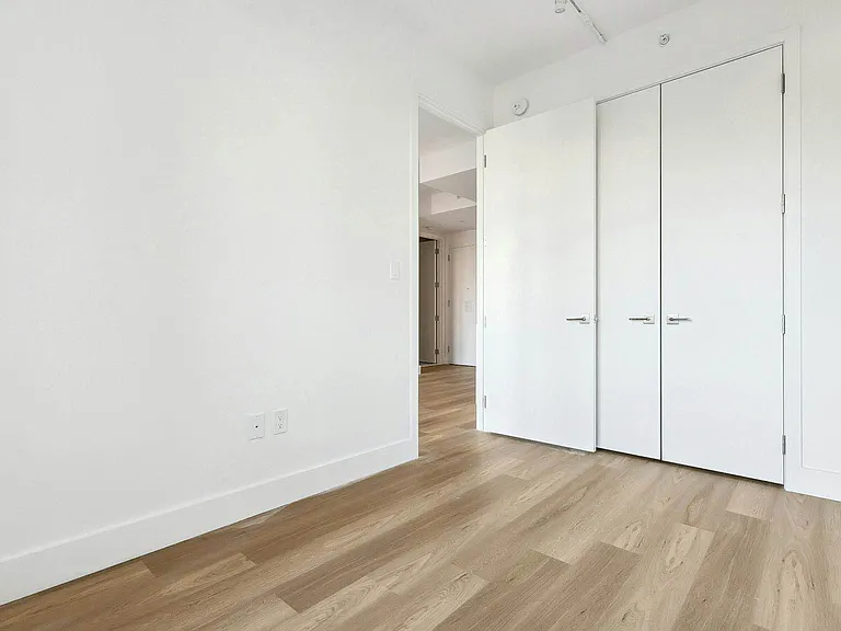 715 E 32nd St #5F — Photo 7