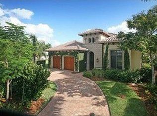692 Fairway Ter, Naples, FL 34103