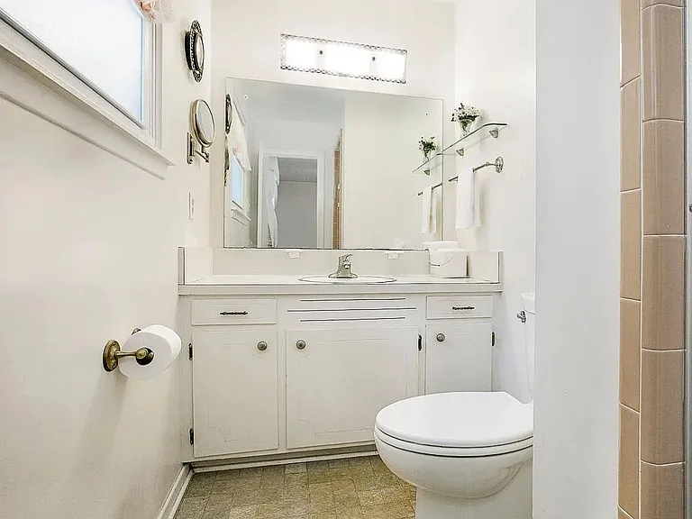 9410 Vienna Ave — Photo 4