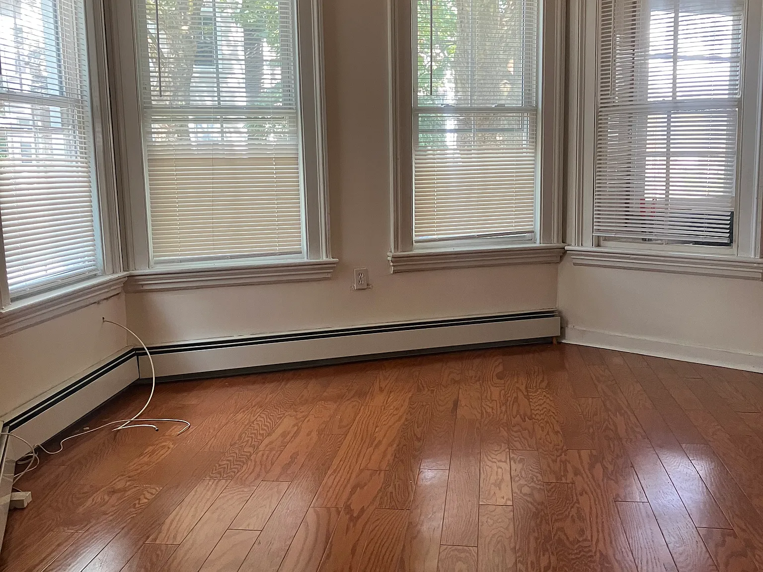 2 bed, 990 sqft, $2,000 — Photo 2