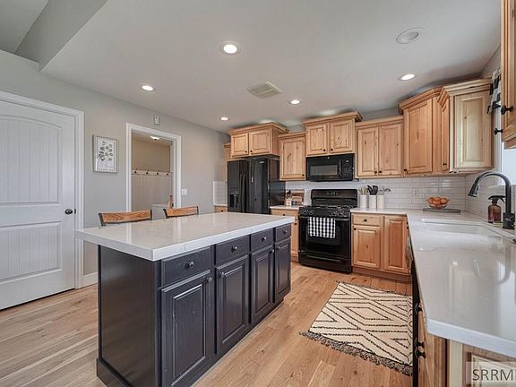 3rd image of 4670 Pevero Dr