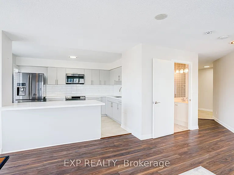210 Victoria St #Penthouse 09 — Photo 15