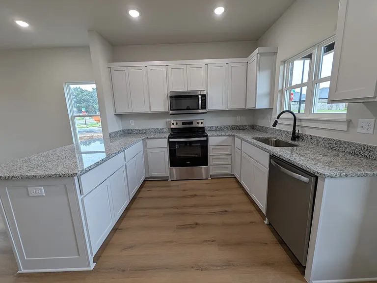543 Cosmos St — Photo 4