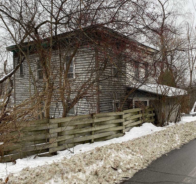 2nd image of 36 Douglas St