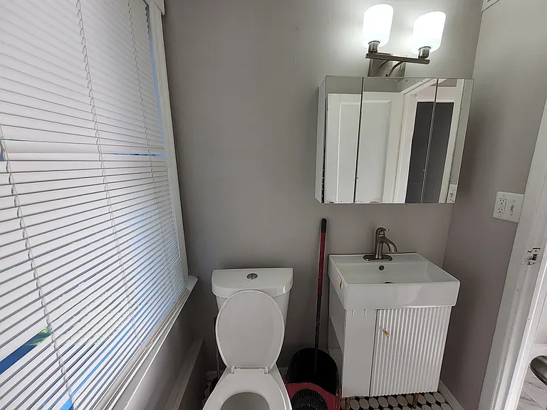 59 Van Ness St #1 — Photo 9