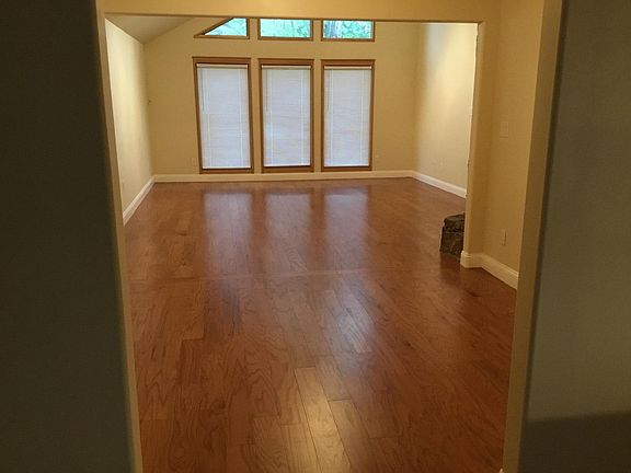 3rd image of 1910 Spanish Oaks Dr SE