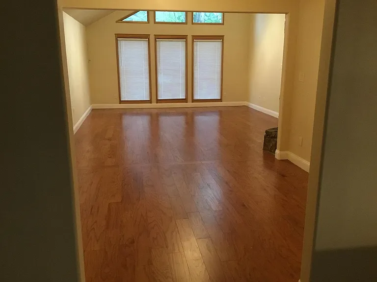 1910 Spanish Oaks Dr SE — Photo 3