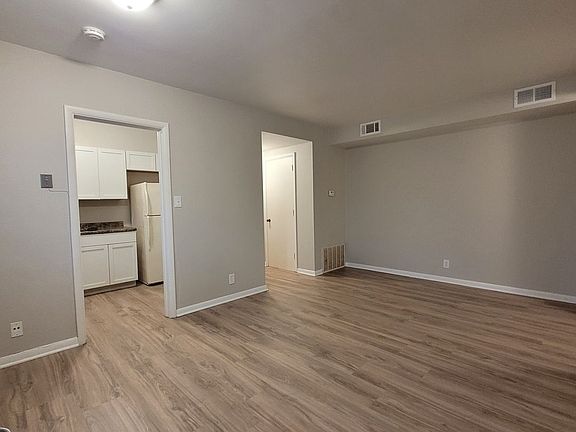 5th image of 1433 SW Lincoln St APT 25