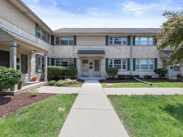 4868 North Shoreland AVENUE, Whitefish Bay, WI 53217