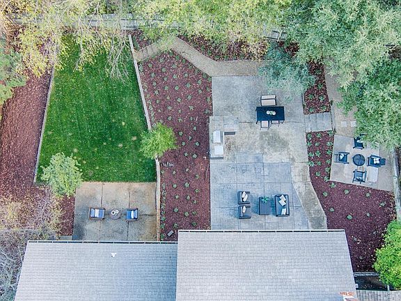3rd image of 1140 Stonybrook Drive