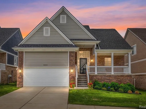 3894 Maple Ln, Auburn Hills, MI 48326