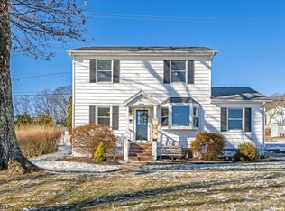 5 Sharon St, Randolph, NJ 07869