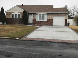 263 E 4th St, Deer Park, NY