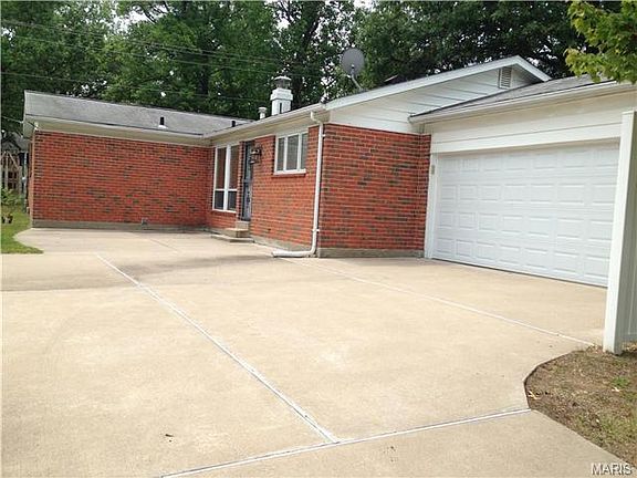 3rd image of 3030 Wellington Dr
