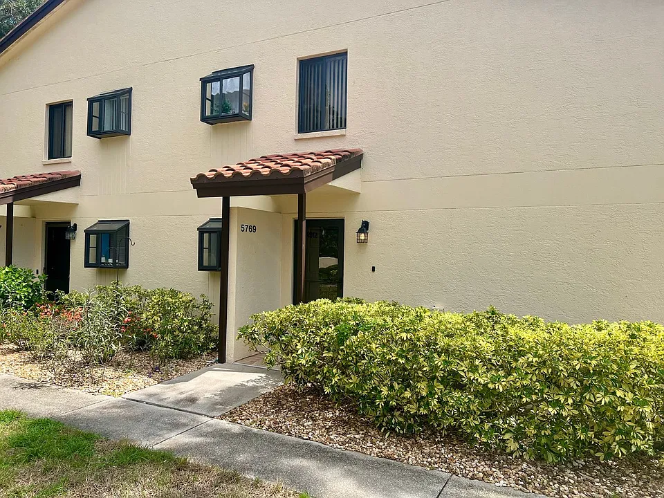 5769 Gardens Dr