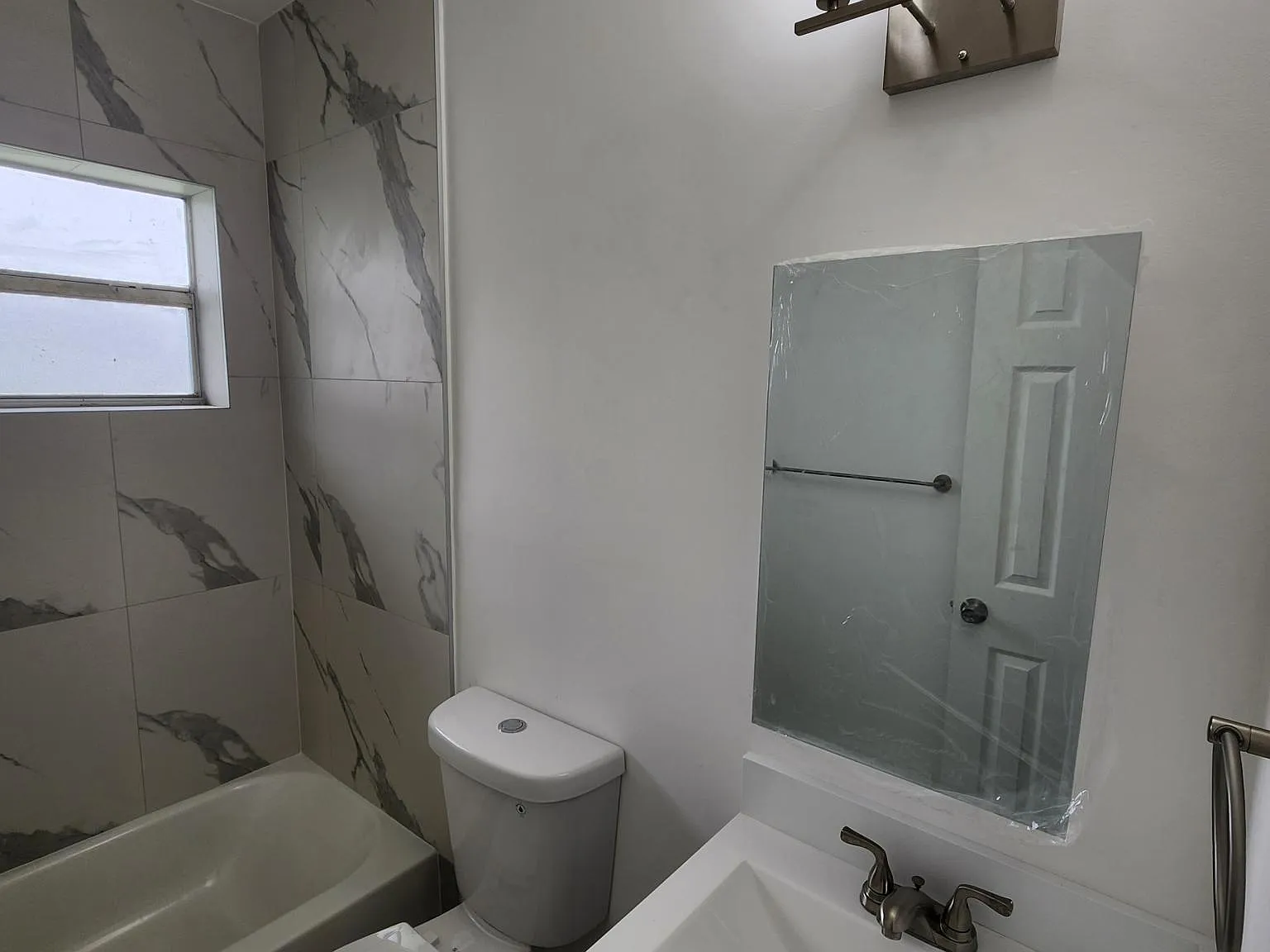 2466 Lincoln St — Photo 3