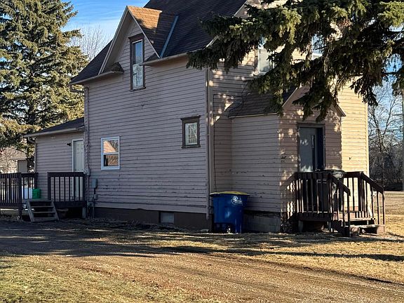 3rd image of 209 2nd St NE