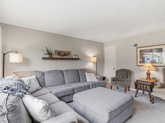 4th image of 260 Holly Ct