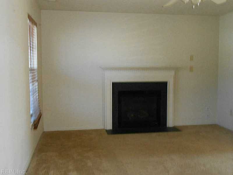 2nd image of 2210 E Pembroke Ave