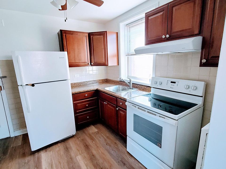 1st image of 2400 W Berwyn Ave
