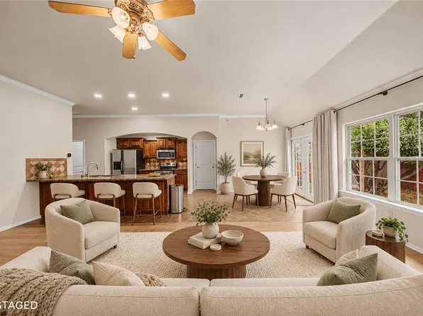 2900 SW Oakleigh Rd, Bentonville, AR 72713