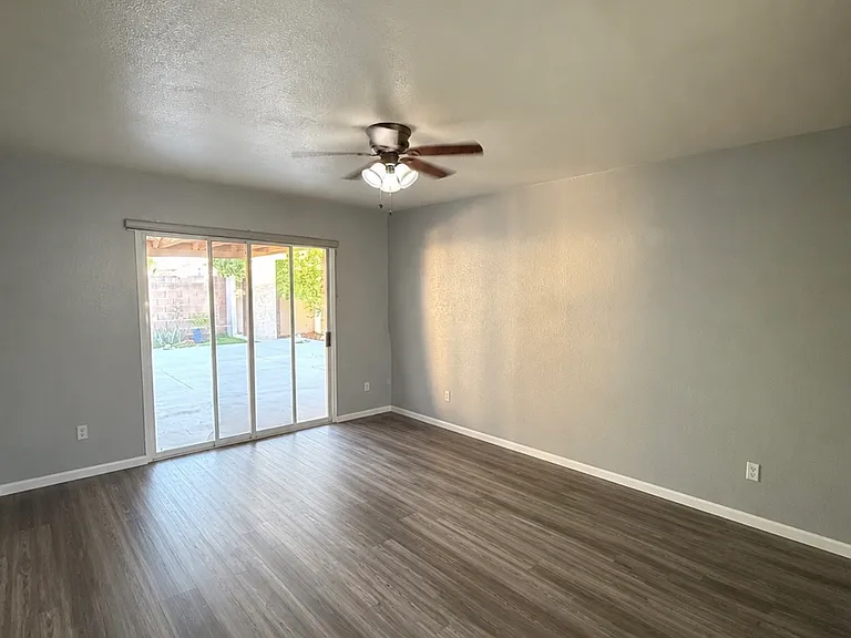 1137 W Manhatton Dr — Photo 8