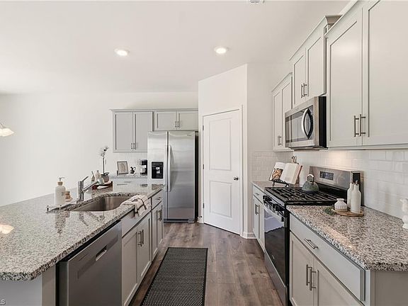 4th image of 416 Bryson Blvd