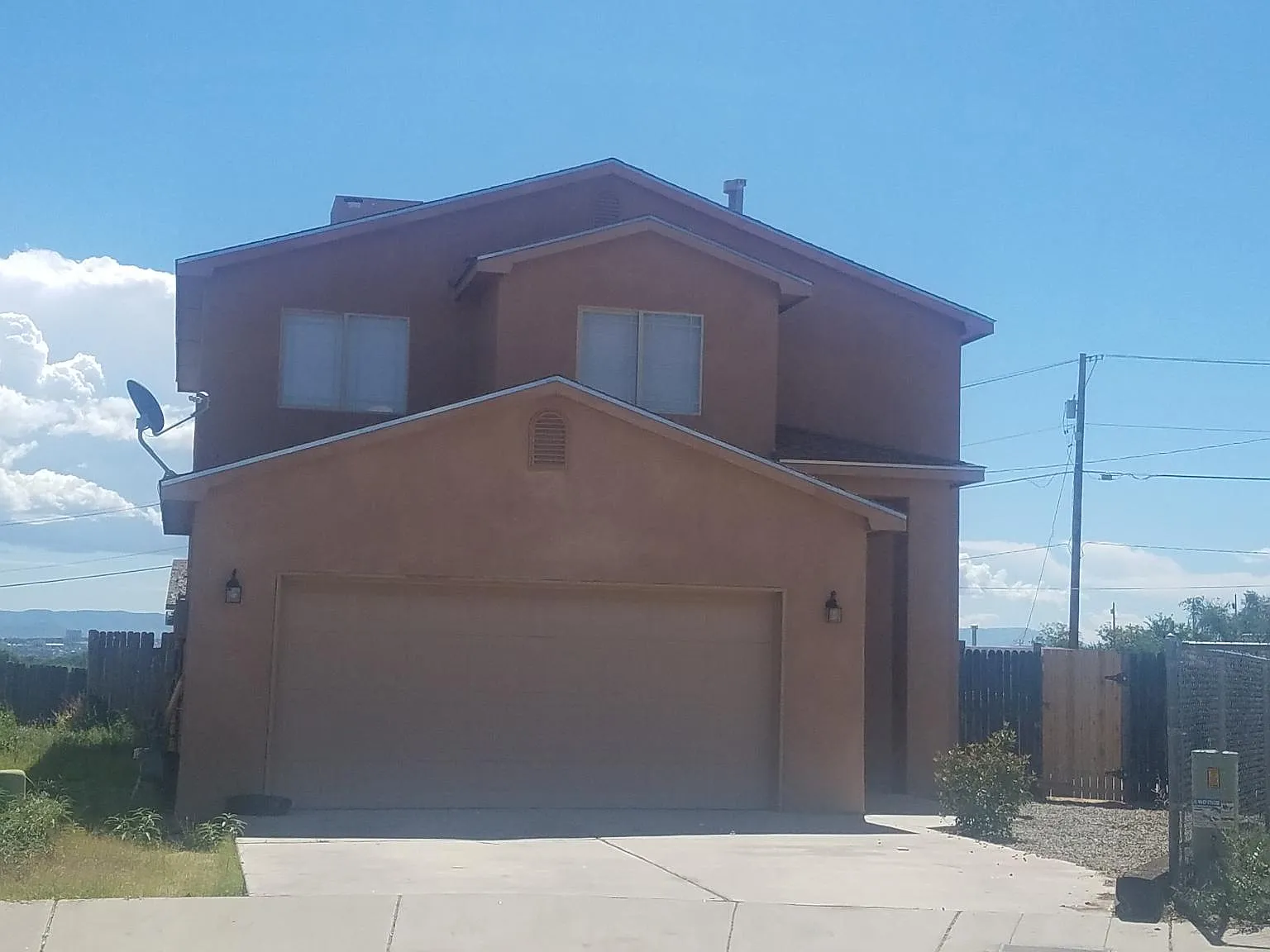 3 bed, 2.5 bath, 1400 sqft, $1,200 — Photo 1