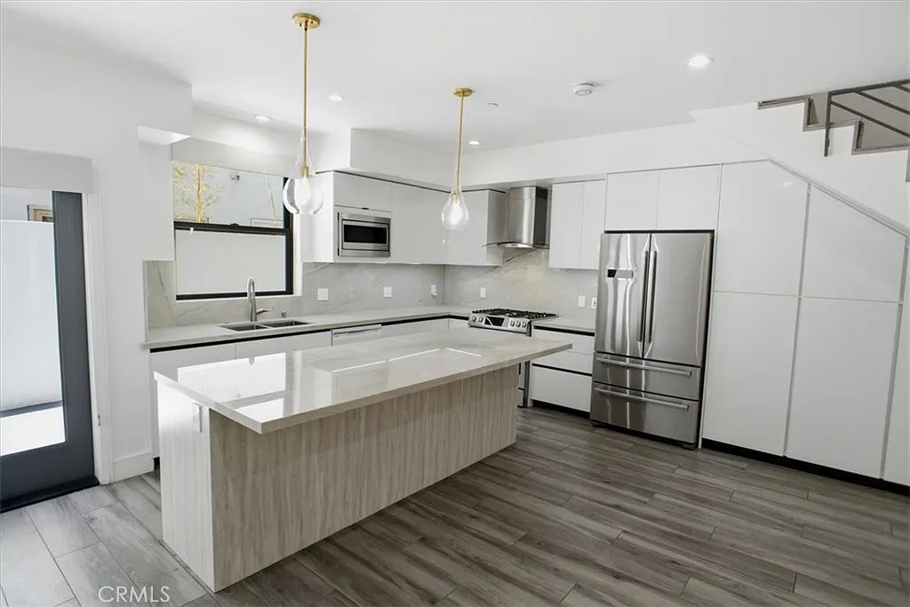 3 bed, 1984 sqft, $5,500 — Photo 4