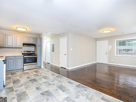5th image of 185 Oak Dr SE