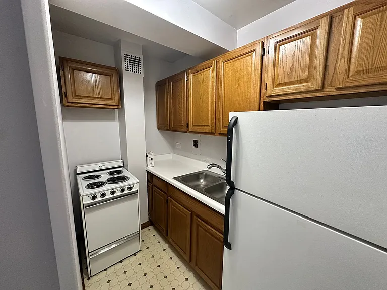 4180 Marine Terrace Apartments — Photo 54